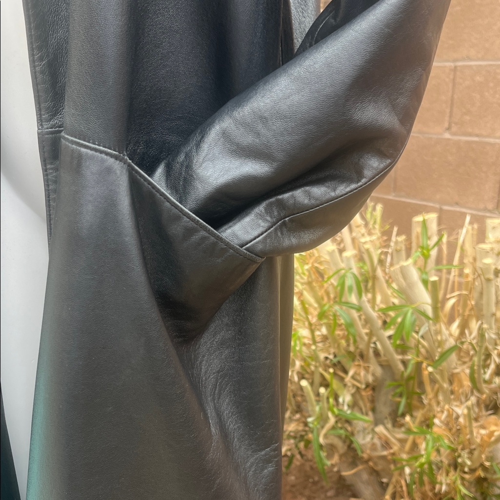 Vtg Elegant Black Women's Leather Trench Coat — image 8 of 8